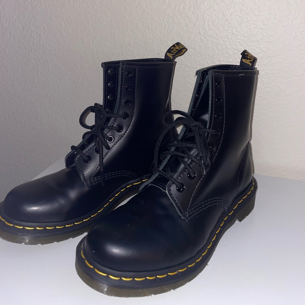 Dr. Marten’s 1460 Leather Lace Up Boots WITH BOX